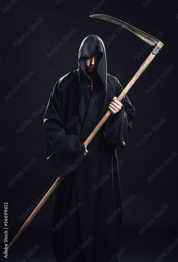 Naklejka premium death with scythe standing in the dark