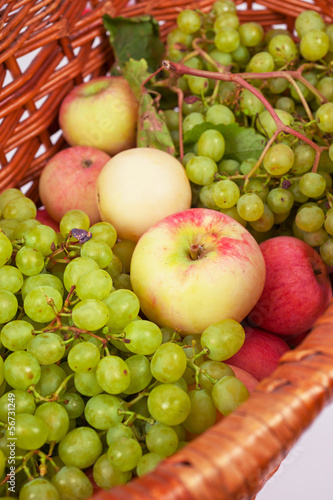 Fototapeta Naklejka Na Ścianę i Meble -  apples and grapes
