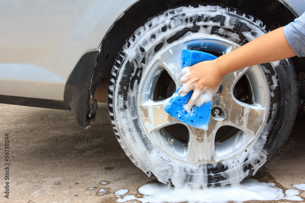 cleaning the wheel car wash with a sponge