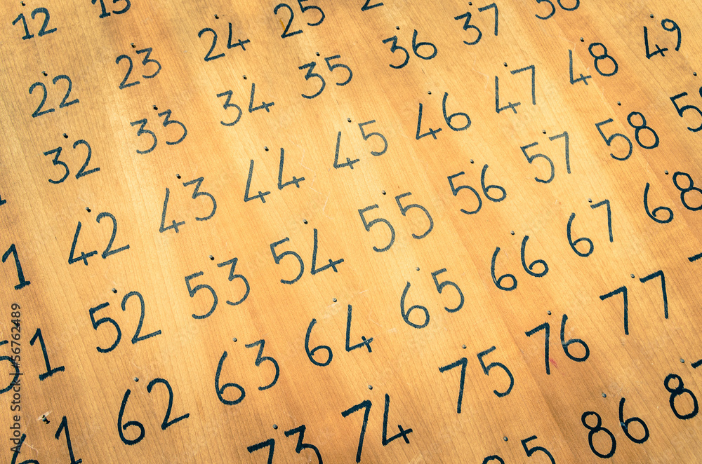 Obraz premium Black Numbers painted on a wooden Panel - Vintage Bingo