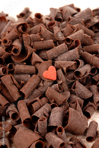 cuore su riccioli di cioccolato