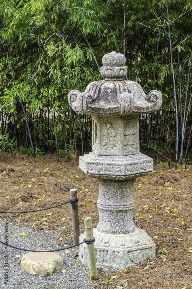 Obraz premium Oriental Garden Pagoda Statue