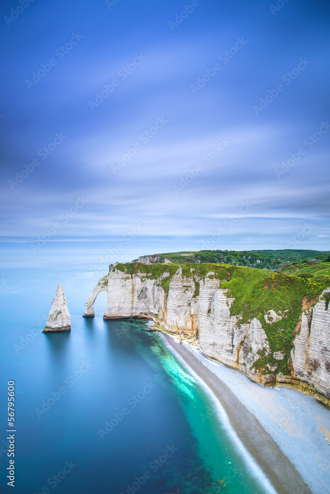 Etretat Aval cliff rocks landmark and ocean . Normandy, France. - obrazy, fototapety, plakaty 