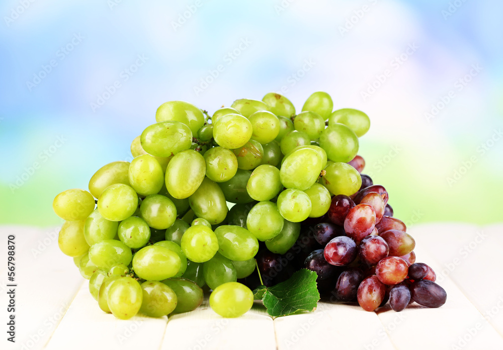 Ripe green and purple grapes