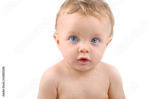 Bellissimo bambino con occhi azzurri