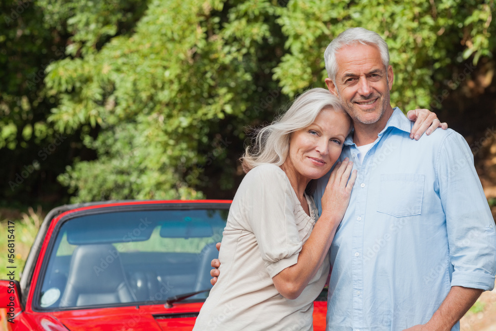 Obraz premium Cheerful mature couple posing