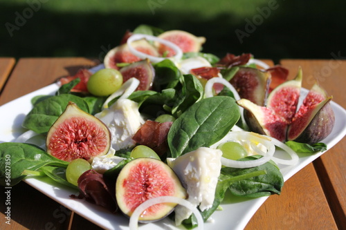 salade de figues et fromage, figs, cheese, raisin photo