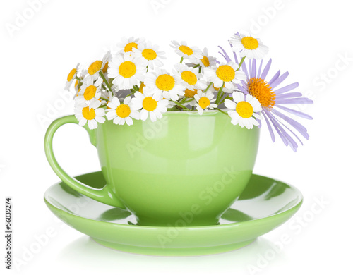 Fototapeta Naklejka Na Ścianę i Meble -  Green tea cup with camomiles