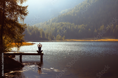 Photo meditation and yoga practicing at sunset