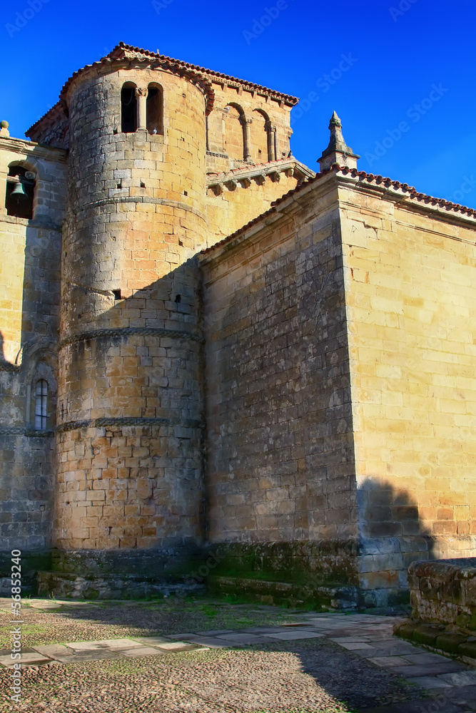 Obraz premium Collegiate Church of Santa Juliana in Santillana del Mar, Spain