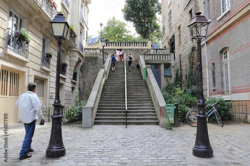 Escalier du quartier de Montmartre à Paris #56877811