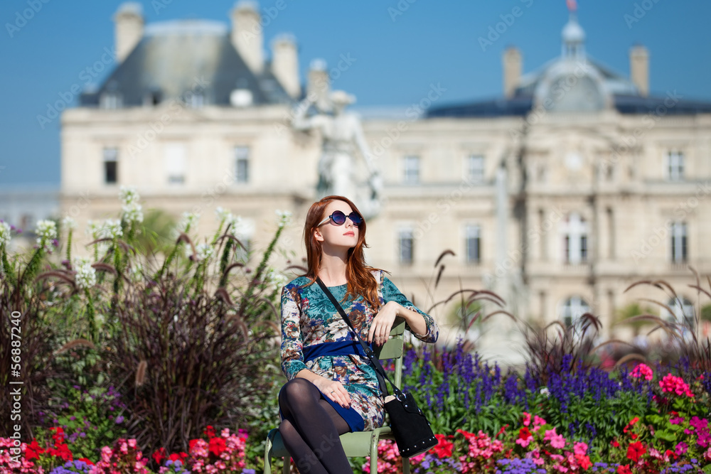 Fototapeta premium Redhead girl near Luxembourg Palace
