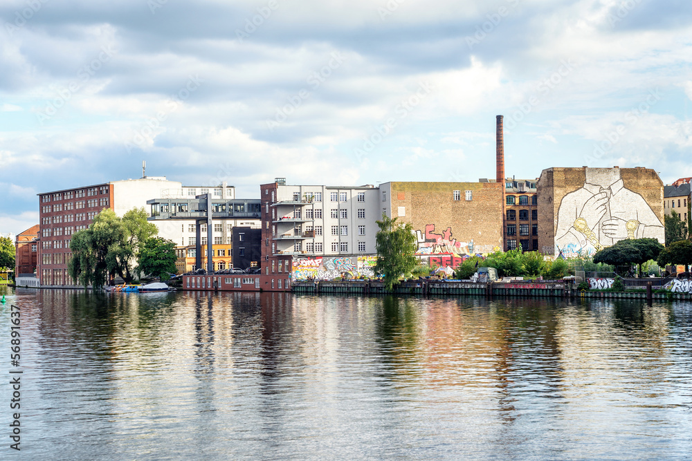 Fototapeta premium Kreuyberg, Berlin, view from Oberbaum bridge