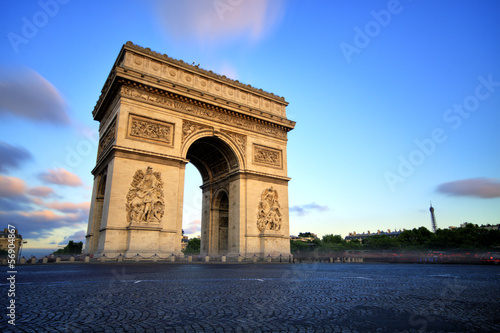 Arc de triomphe at Sunset, Paris © romanslavik.com