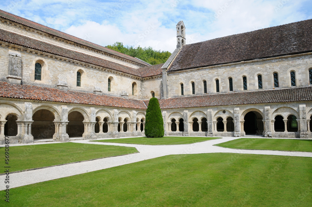 Cloître de l'abbaye de Fontenay