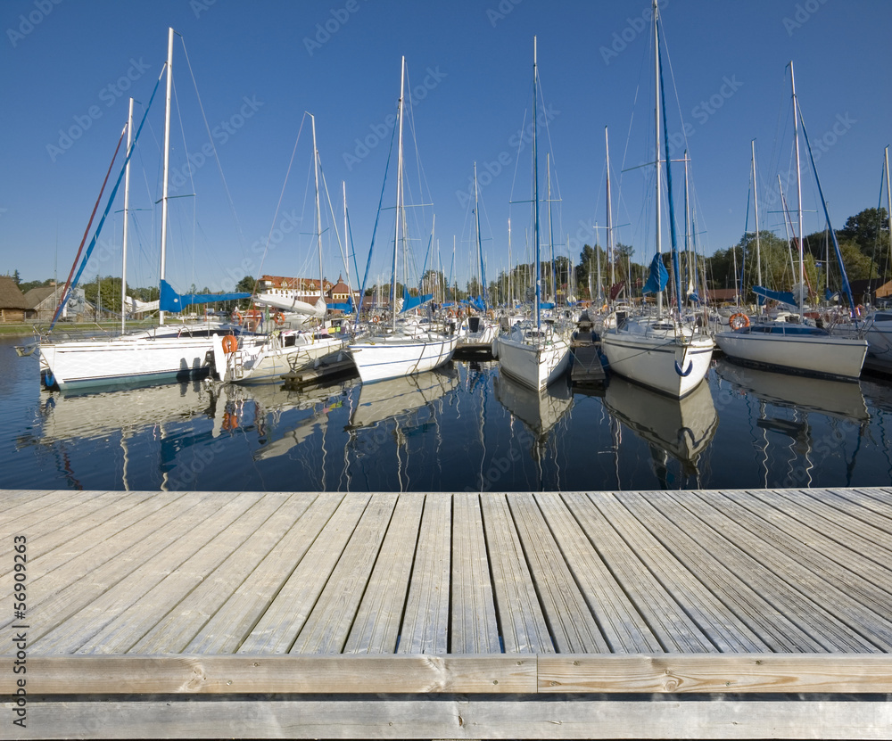 Naklejka premium Wooden jetty in marina