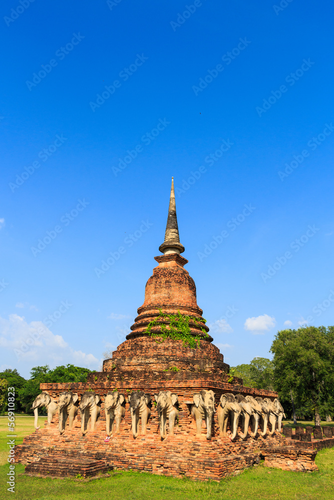 Fototapeta premium Chang Lom Pagoda ,Thailand