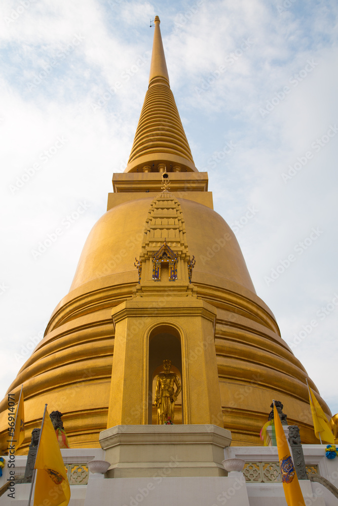 Fototapeta premium Golden Pagoda