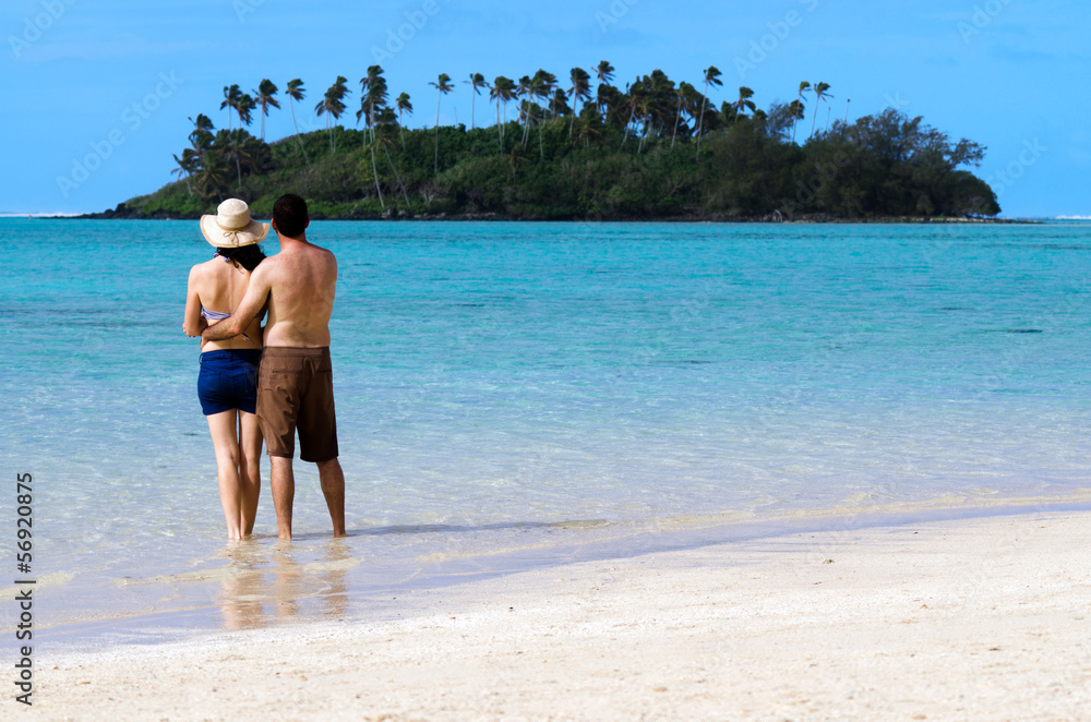 Fototapeta premium Young happy couple on Vacation in Pacific Island
