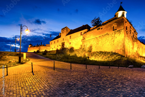 Fotografía Brasov Fortress at night, Romania