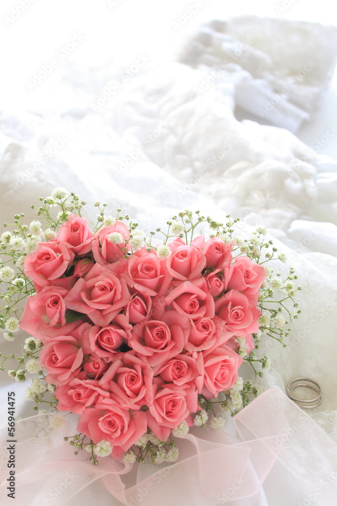 Fototapeta premium ハートのブーケとドレス