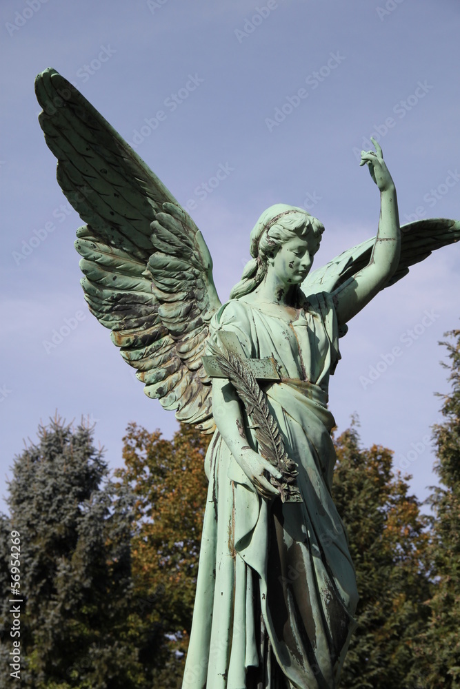 Großer Engel auf dem Friedhof