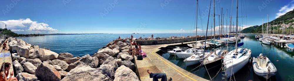 barche ormeggiate al porto barche ormeggiate al porto