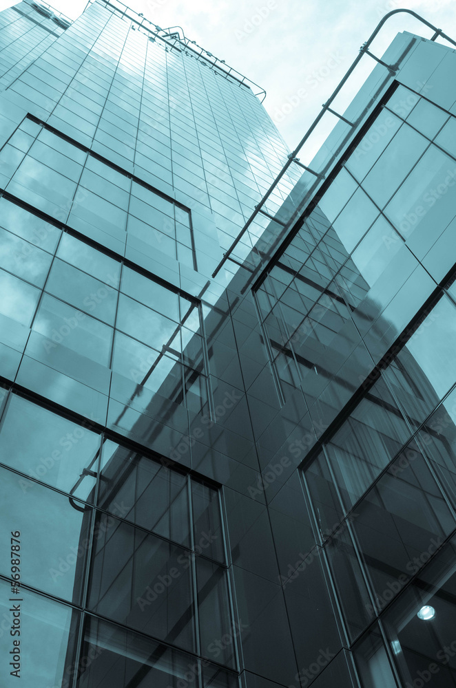 Obraz premium a part of modern business building against blue sky