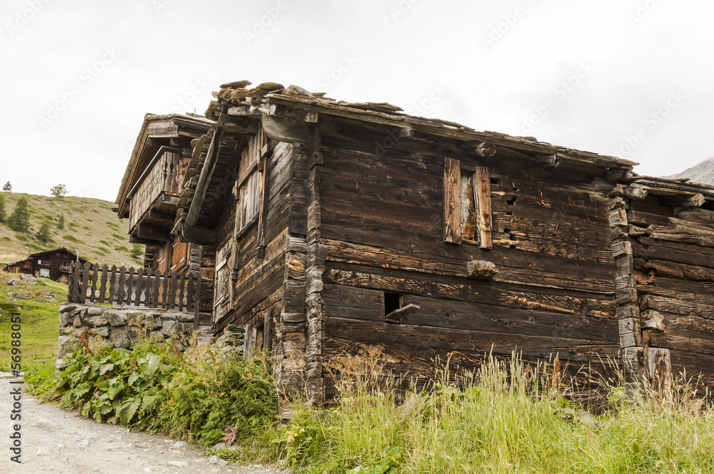 Zermatt, Findeln, Almhütte, Holzstall, Walliser Alpen, Schweiz Zermatt, Findeln, Almhütte, Holzstall, Walliser Alpen, Schweiz
