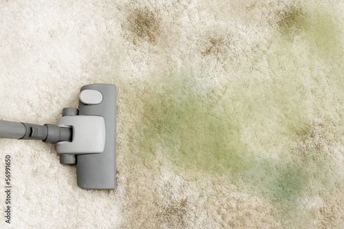 Billede på lærred Vacuuming very dirty carpet