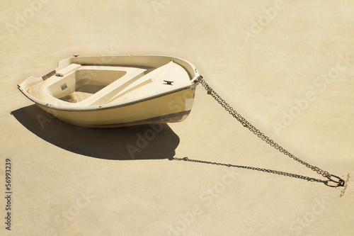 Beached boat © Diversity Studio