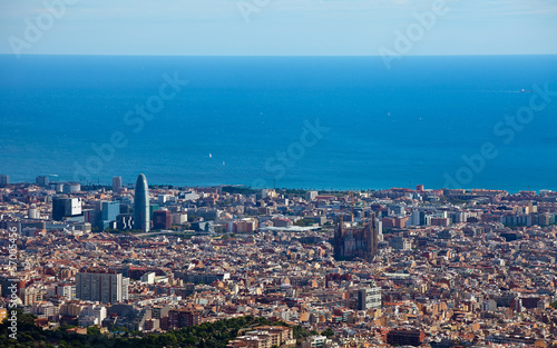 Fototapeta Naklejka Na Ścianę i Meble -  Barcelona. Spain. View of the city from the top.