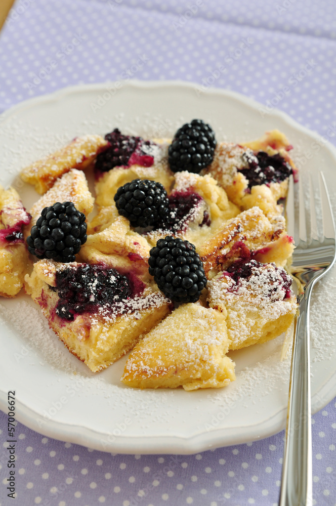 Kaiserschmarrn mit Brombeeren Kaiserschmarrn mit Brombeeren