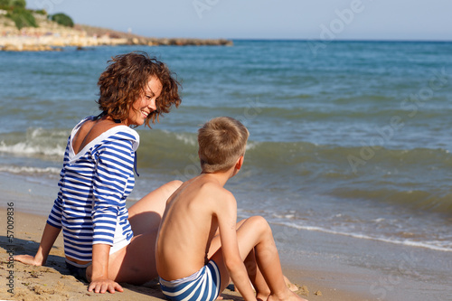 Mom and son at sea © k_zhuravleva