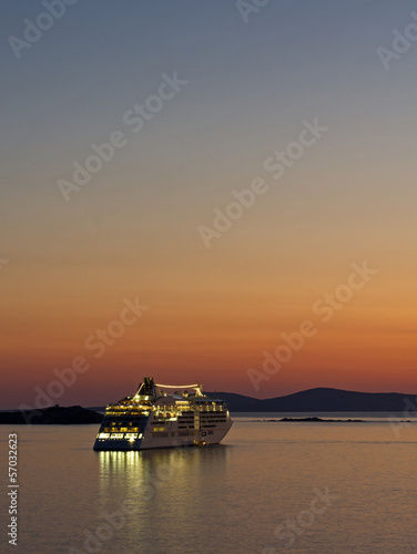 sunset cruise ship © gdvcom