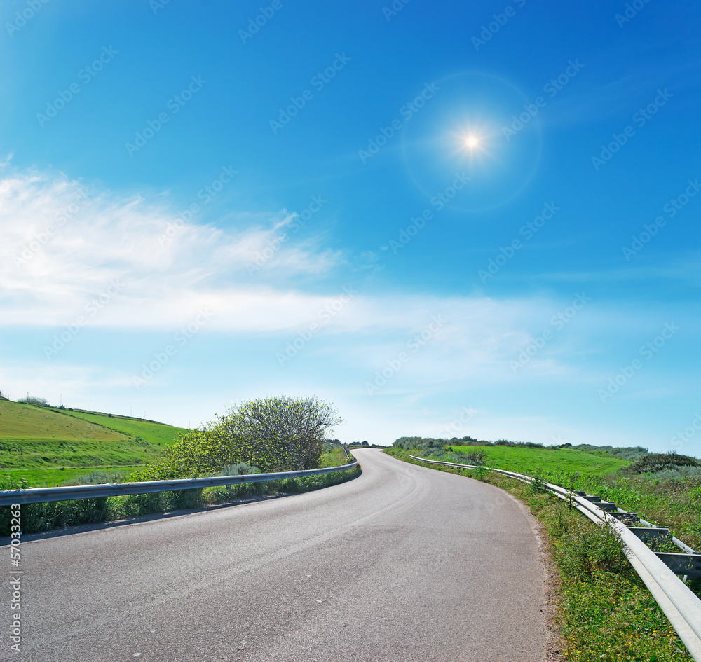 Fototapeta premium winding road with sun