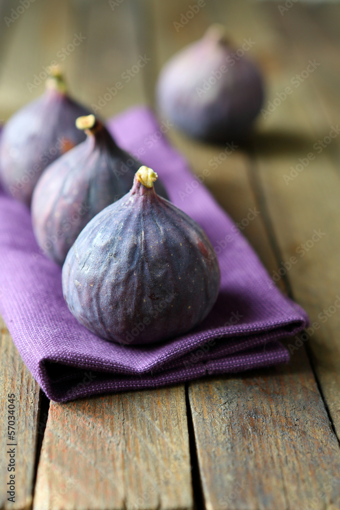 Fototapeta premium Ripe figs on the table