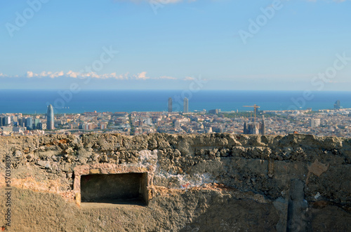 Canvas Print Restos de un bunker de la guerra civil con Barcelona al fondo