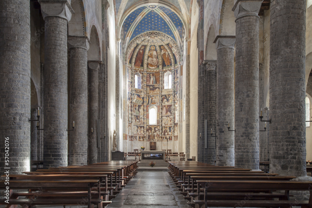 Como: Interior of the Church of San Abbondio
