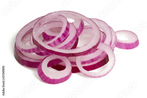 sliced red onion