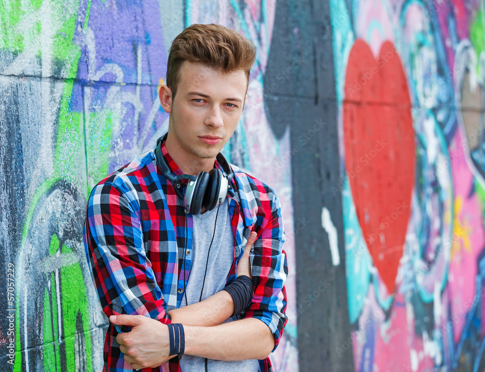 Obraz premium Young boy listening to music