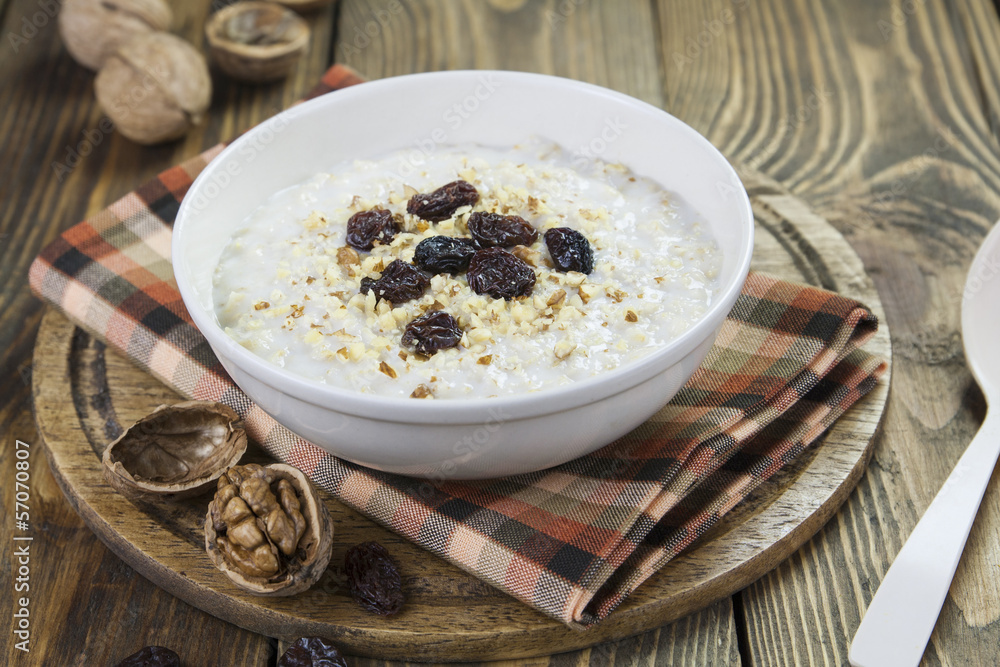 Porridge with raisins and walnuts Porridge with raisins and walnuts