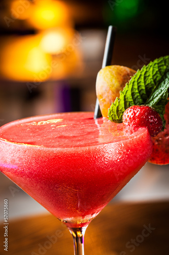 Obraz na płótnie Strawberry daiquiri w salonie