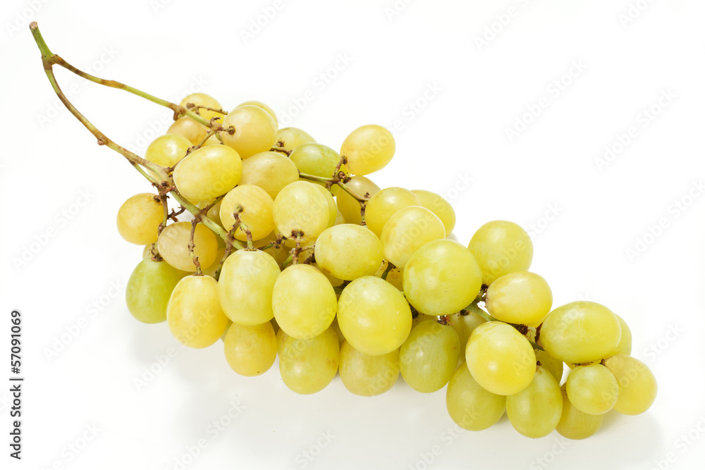 uva su sfondo bianco
