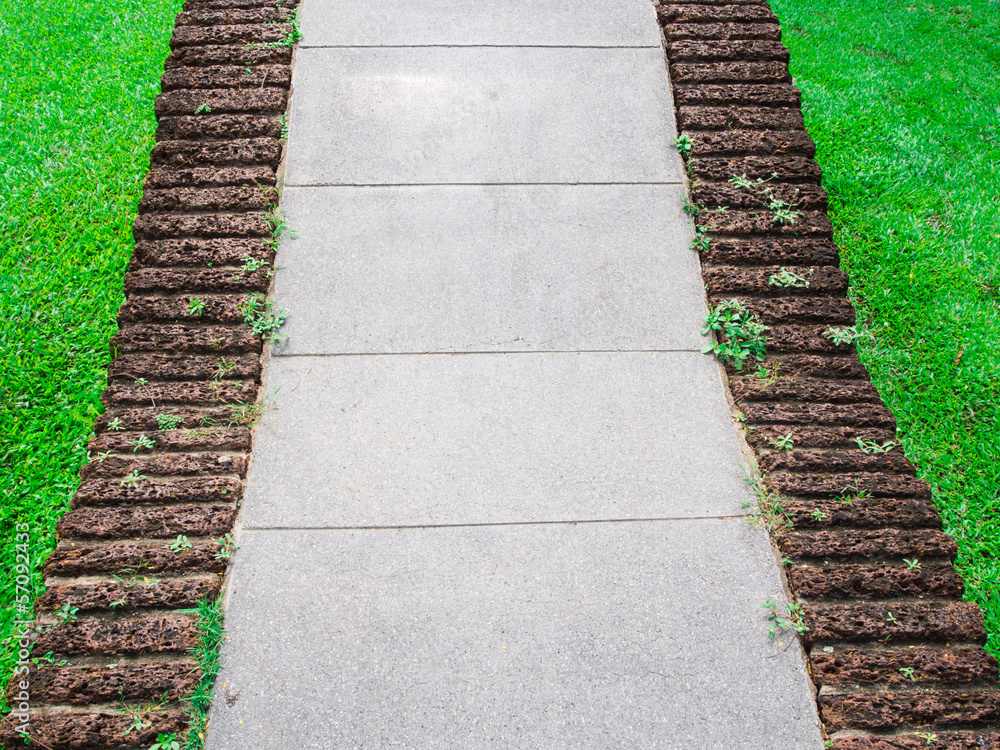 Obraz premium Walkway in the park