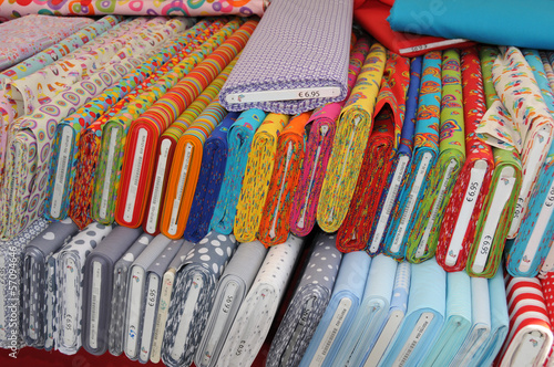 Stoffballen, bunte Stoffe