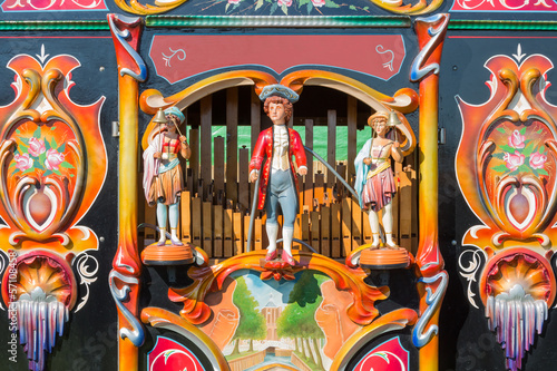 Canvas-taulu Colorful barrel organ or street organ