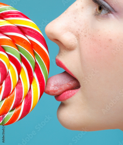 фотографія Licking sugarplum