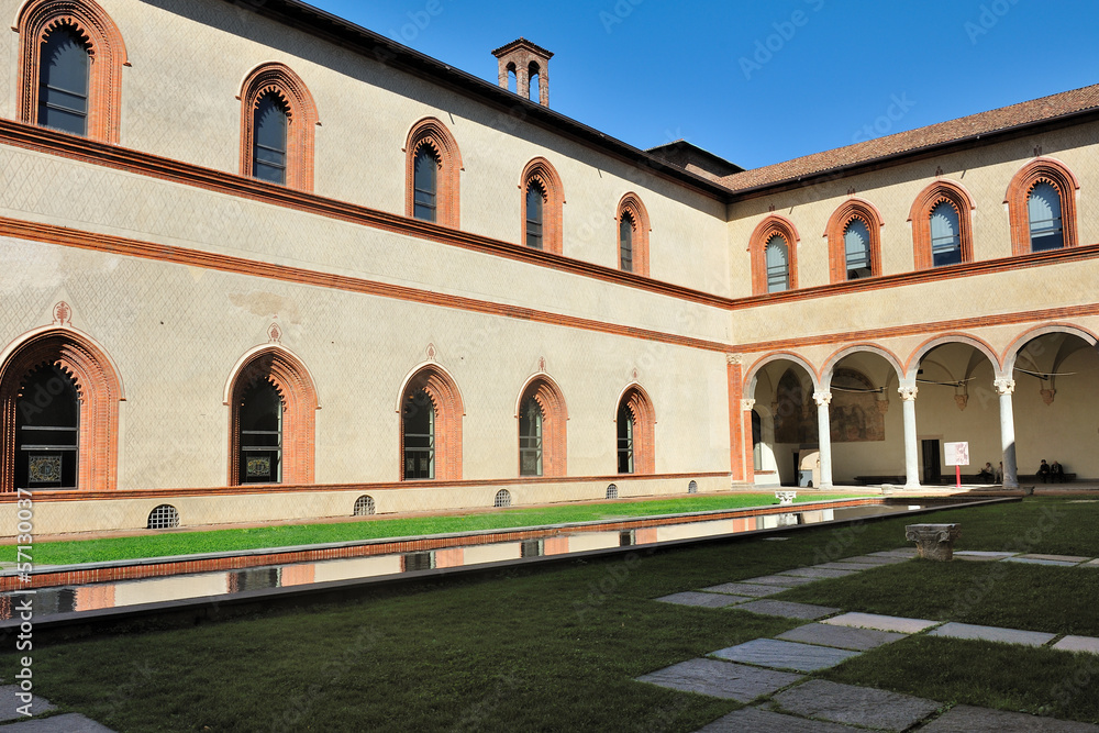 Milano Castello Sforzesco -  ingresso al museo