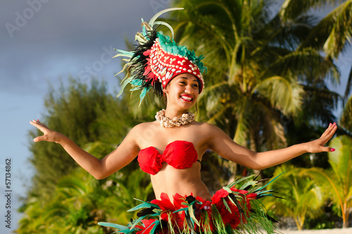 Fotografia Young Polynesian Pacific Island Tahitian Woman Dancer